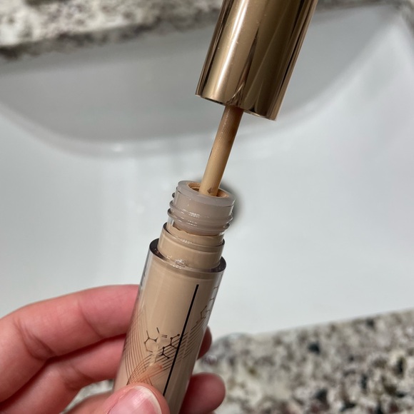 Charlotte Tilbury Beautiful Skin Concealer - Shade 5 - Picture 2 of 3